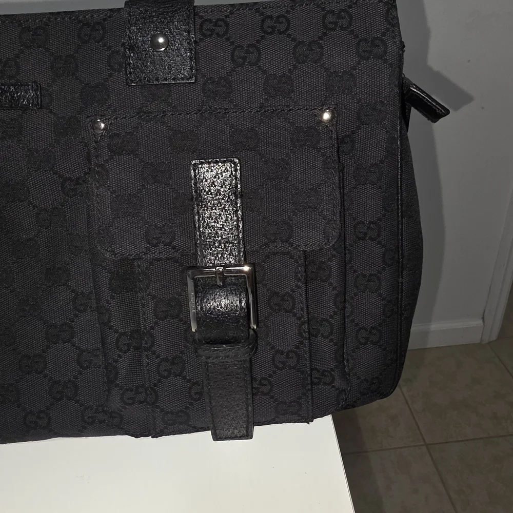 🚫SOLD🚫 | Gucci | Black Canvas GG Shoulder Tote W/ Leather Detail - Picture 11 of 17